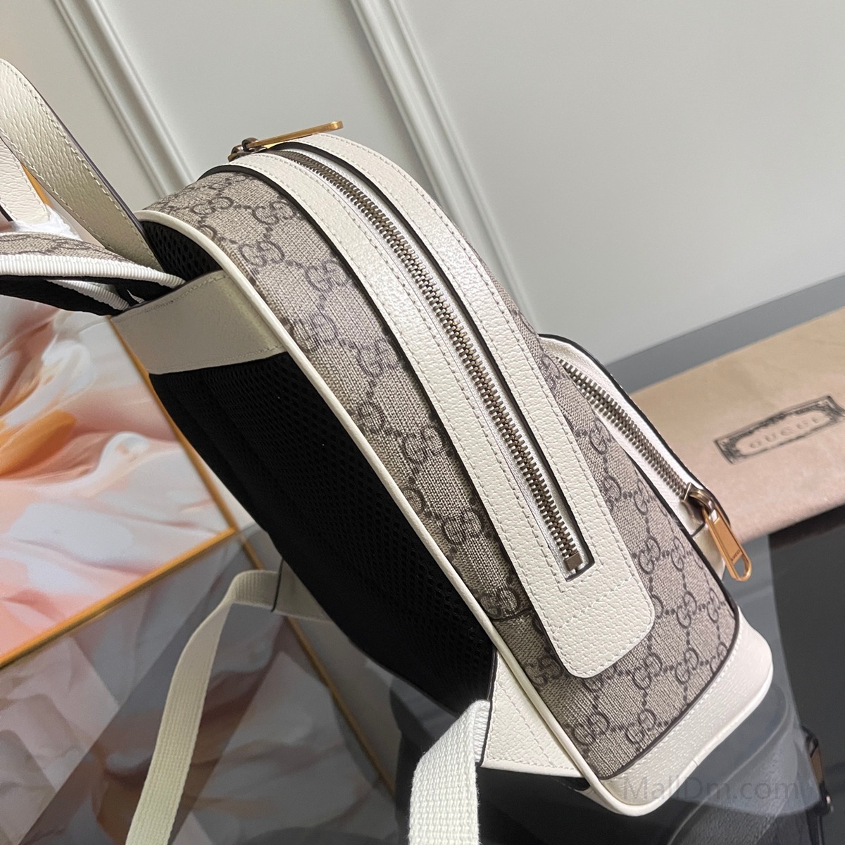 547965/685769啡白_4